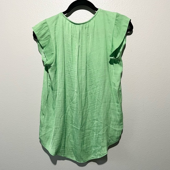 JONES AND CO- NEW Sleeveless Light Weight Green Flowy Top Size XS - Picture 2 of 3